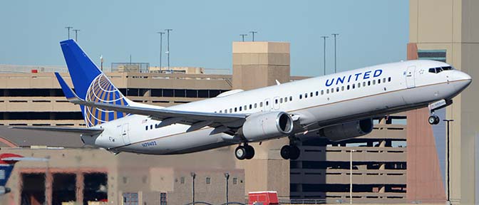 United Boeing 737-924 N79402, Phoenix Sky Harbor, January 21, 2016